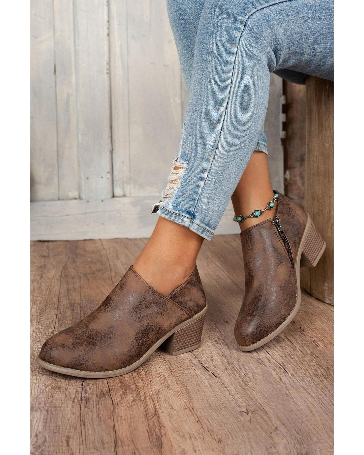 Tulip Opening Suede Ankle Boots