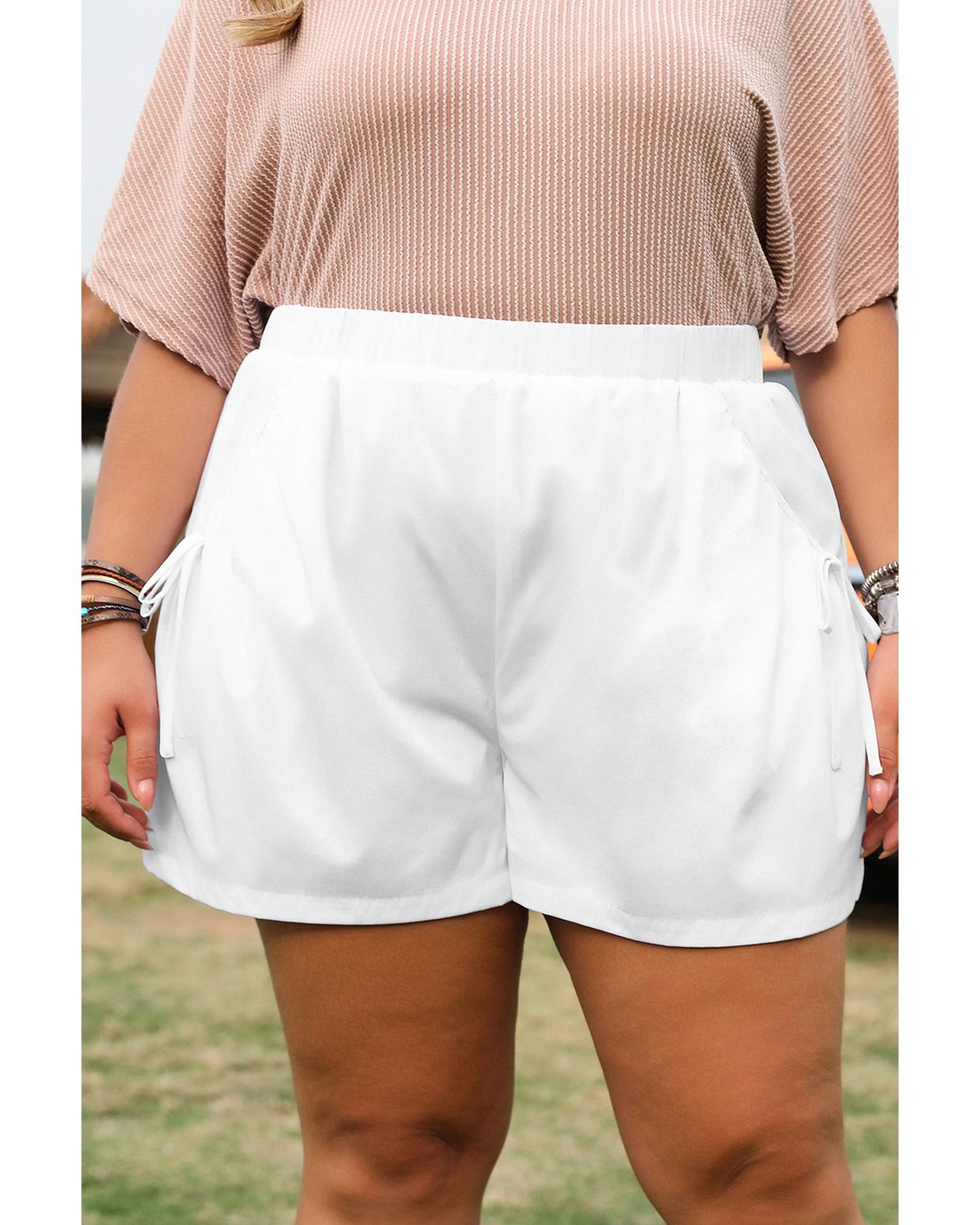 Plus size White Bow Decor Pockets Shorts