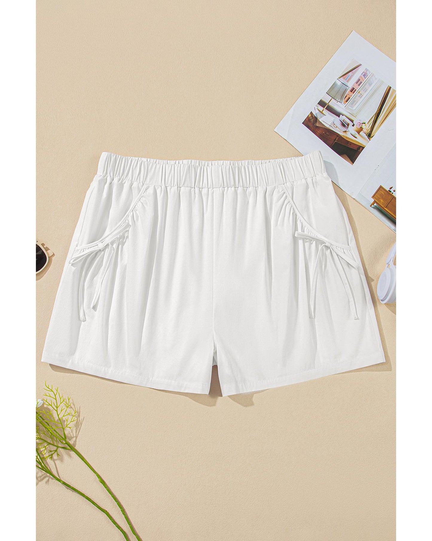 Plus size White Bow Decor Pockets Shorts