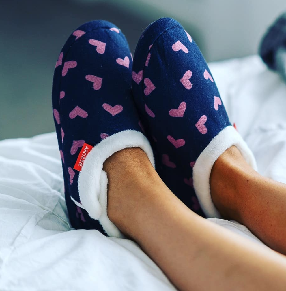 ARCHLINE Orthotic Slippers Closed Arch Scuffs Moccasins Pain Relief in Navy Hearts