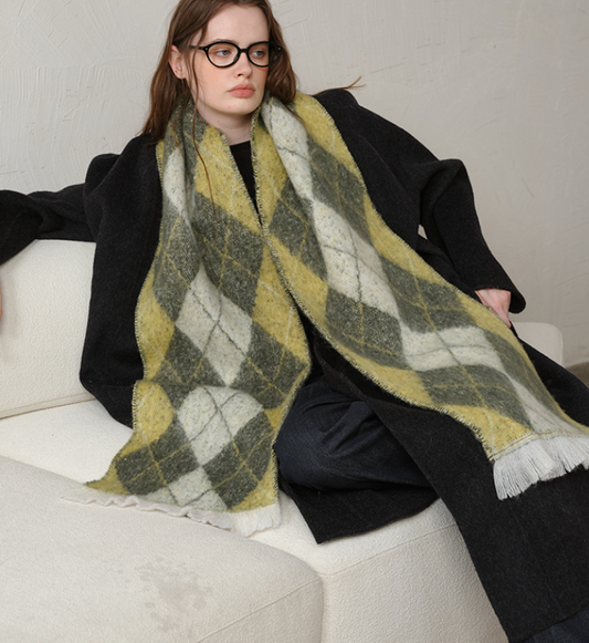 Two-Tone Argyle Pattern Scarf