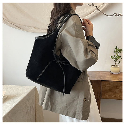 Chic Retro with Large Capacity Shoulder Bag