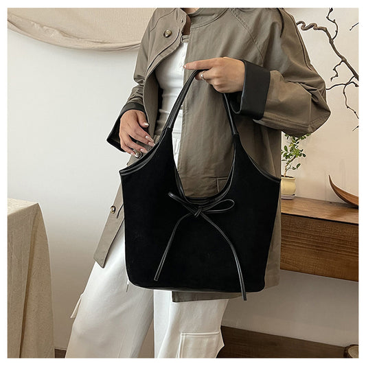 Chic Retro with Large Capacity Shoulder Bag